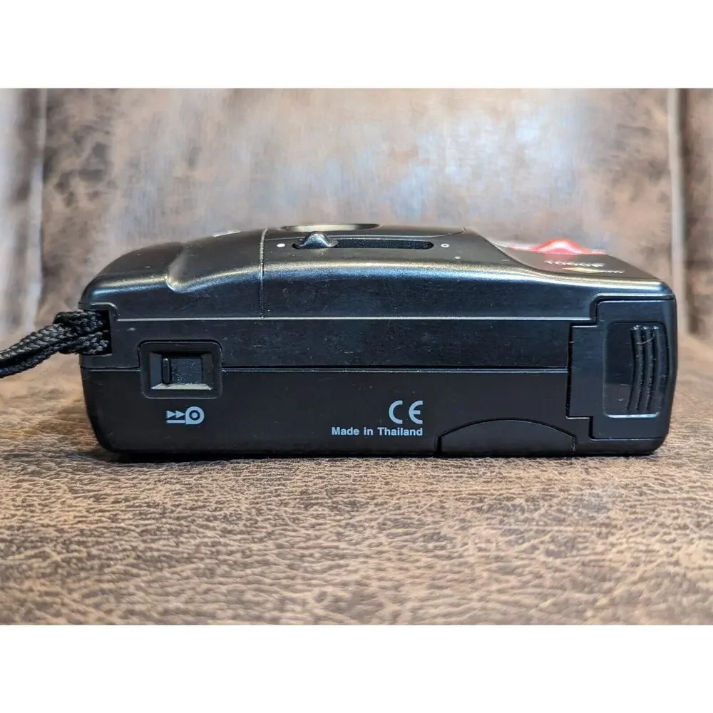 Polaroid 1000F 35mm Film Camera W/ Branded Case Uses 2 AA Batteries